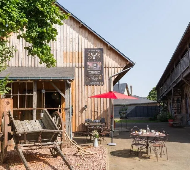 photo un endroit à découvrir en pleine campagne, après une marche en forêt, ou avoir été chiné à la chartre.  ©  stevan lira