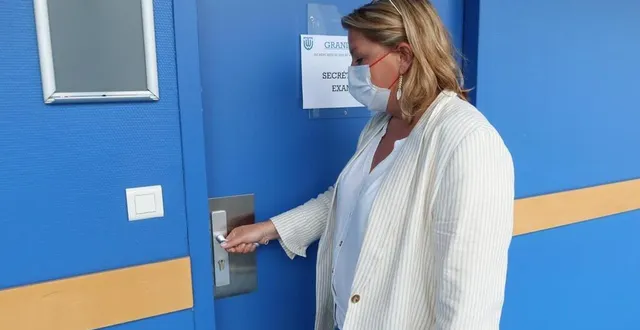 photo  le mans, vendredi 18 juin 2021. delphine leballeux, proviseure adjointe du lycée touchard-washington au mans, se prépare à accueillir les élèves dès le mercredi 23 juin pour le début des grands oraux dans son établissement.  &copy;  photo le maine libre 