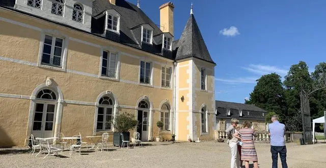 photo  des visites guidées sont organisées, durant la belle saison, par la famille propriétaire du château de dobert, à avoise.  &copy;  le maine libre 