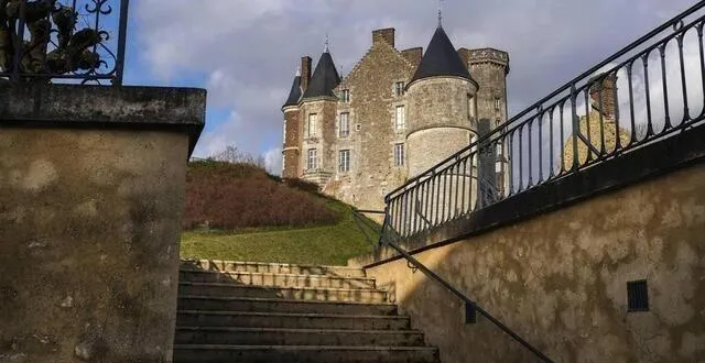 photo  le château de montmirail.  &copy;  archives le maine libre – denis lambert 