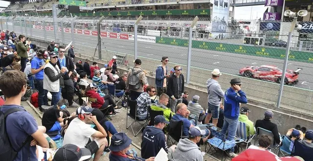 photo  le public va pouvoir revenir sur le circuit, dans la limite de 50 000 spectateurs.  &copy;  archives le maine libre denis lambert 