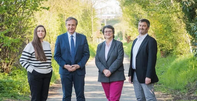 photo  sarah chauveau, christophe rouillon, lydia hamonou-boiroux et pascal mariette (la sarthe à gauche).  &copy;  archives le maine libre 