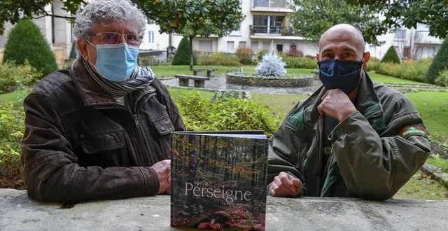 photo  fernand legeard et jérôme dodier ont pris la plume pour raconter la forêt de perseigne. ?  &copy;  archives le maine libre – yvon loué 