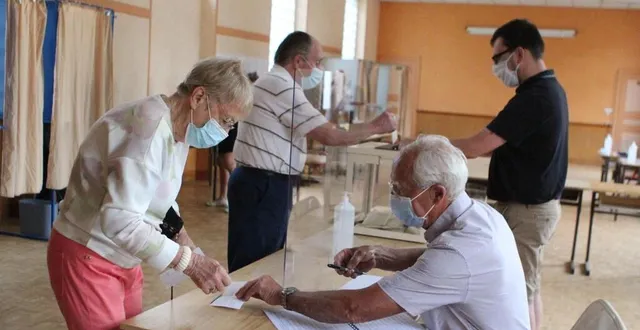 photo  le canton de la flèche compte 12 communes. ici le bureau de vote de clermont-créans.  &copy;  le maine libre 