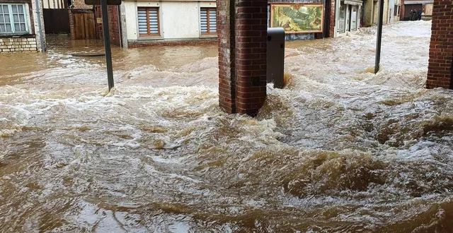 photo  l’eau a envahi les rues à sap-en-auge, ce mardi 22 juin 2021.  &copy;  dr 