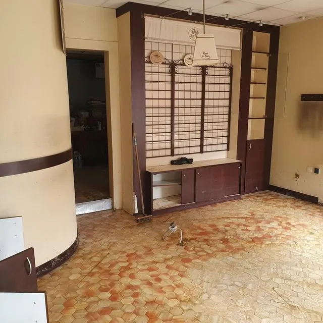 photo l’intérieur de la boulangerie. tout le matériel, four, vitrines réfrigérées est hors-service.  ©  ouest-france