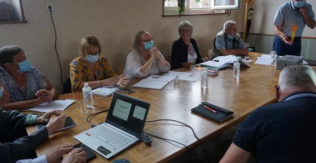 photo  les administrateurs continuent les actions pour valoriser le patrimoine bretoncellois.  &copy;  ouest-france 