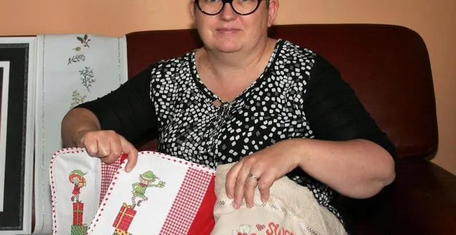 photo  la présidente christelle lehoux présente quelques-unes de ses réalisations.  &copy;  le maine libre 