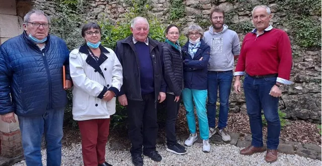 photo  les bénévoles de festi’crannes et le maire francis cosnet (à droite).  &copy;  le maine libre 