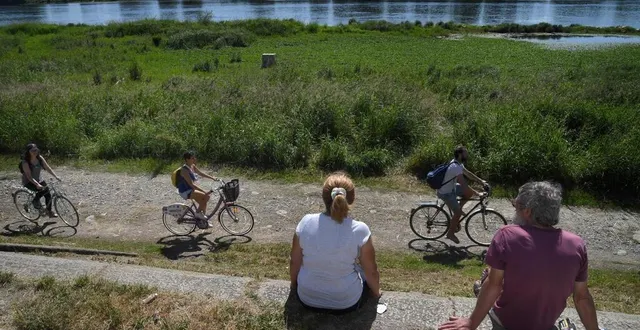 photo  la question du jour. l’été, êtes-vous plutôt balade à vélo en campagne ou bronzage sur la plage ?  &copy;  archives co – laurent combet 