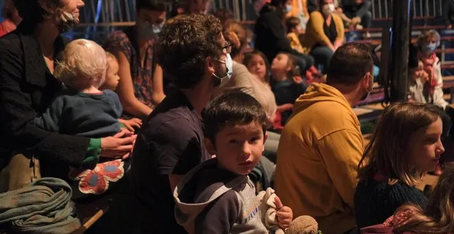 photo  les enfants sont légion sur les bancs des spectacles de le mans fait son cirque.  &copy;  photo le maine libre – denis lambert 