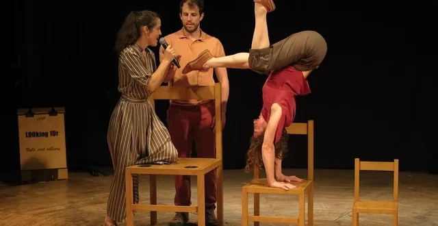 photo  le trio de de la compagnie allégorie a produit son spectacle looking for devant une foule d’yeux ébahis. au programme : manipulation de chaises, chant et acrobaties.  &copy;  photo le maine libre – denis lambert 