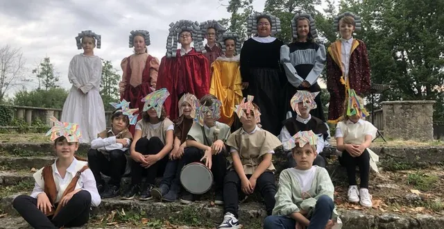 photo  deux écoles fertoises et l’école de melleray en représentation ce week-end, devant un public nombreux, malgré la météo maussade.  &copy;  le maine libre 