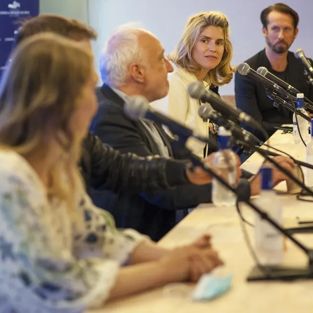 photo alice taglioni entourée de sam bobino, vice-président du festival de musique de film de la baule et françois berléand, président du jury 2021.  ©  dr