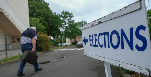 photo  à une heure de la fermeture des bureaux de vote en sarthe, la participation pour ce deuxième tour s'élevait à 26,96 %.  &copy;  denis lambert – le maine libre 