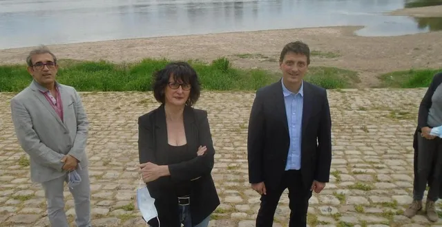 photo  brigitte guglielmi et vincent guibert, au centre de la photo, vont poursuivre le travail entamé avec leurs remplaçants  &copy;  archives co 