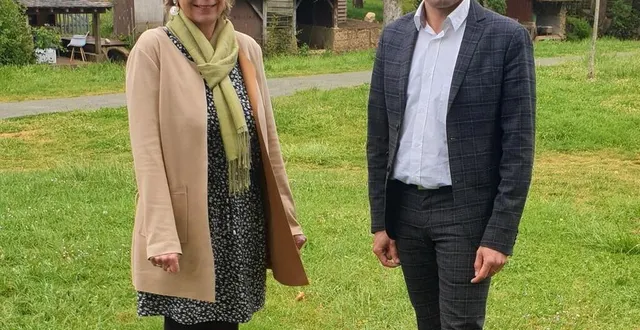 photo  hélène le conte et anthony trifaut sont les nouveaux conseillers départementaux du canton de savigné-l’évêque.  &copy;  archives ouest-france 