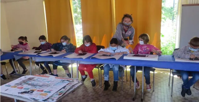 photo  alexandra fontaine, peintre et sculptrice, lors d’un atelier.  &copy;  ouest-france 