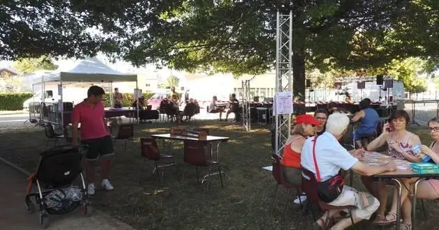 photo  l’année dernière, la guinguette de la milesse avait rassemblé une centaine de personnes.  &copy;  archives ouest-france 