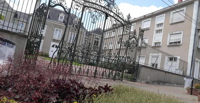 photo  rémi mareau et nicolas leudière ne veulent pas implanter la future maison de santé sur le site de gambetta.  &copy;  archives ouest-france 