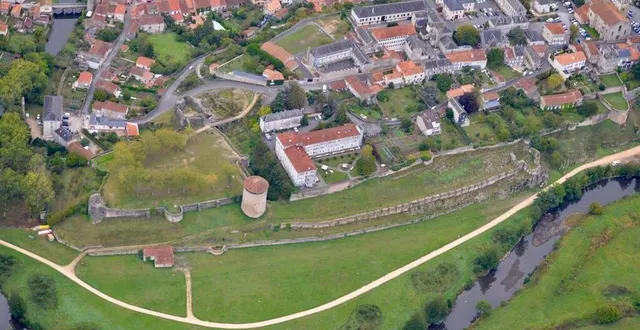 photo  la communauté de communes parthenay-gâtine prévoit de nombreuses animations cet été pour faire découvrir le patrimoine local aux touristes.  &copy;  camera photo club parthenay 
