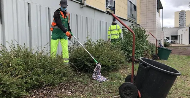 photo  régulièrement en certains endroits de la ville, des déchets sont jetés par les fenêtres des habitations.  &copy;  archives le maine libre 