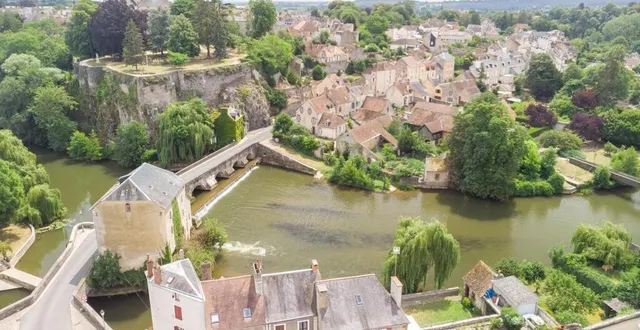 photo  fresnay-sur-sarthe, citée fortifiée aux portes des alpes mancelles, est en lice pour devenir village préféré des français.  &copy;  archives ouest-france 