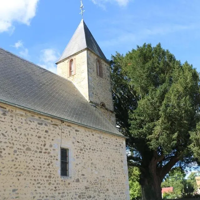 photo les pierres posées en arêtes de poisson sur l’église du bouillon, sont typiques de l’époque pré-romane.  ©  ouest-france