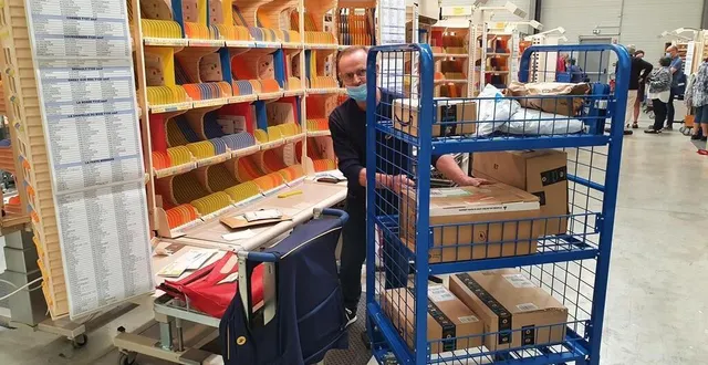 photo  la nouvelle plateforme de distribution de la poste a ouvert à la ferté-bernard (sarthe), mardi 22 juin 2021.  &copy;  la poste 