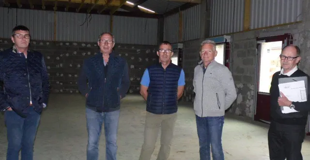 photo  guy cosme, laurent houdayer et joël hubert, adjoints, entourés de gilles lubin, à droite, et philippe trigolet à gauche.  &copy;  le maine libre 