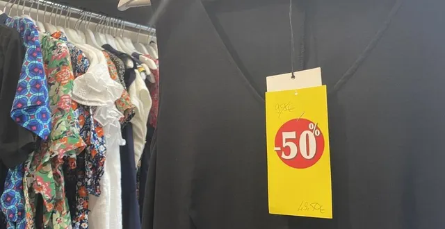 photo  ce mercredi 30 juin, les soldes d’été commencent. pour les petits commerçants, c’est l’occasion d’écouler les stocks invendus des confinements.  &copy;  ouest-france 