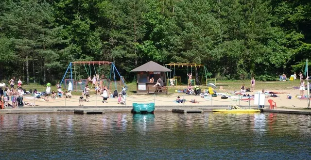 photo  la base de loisirs est ouverte jusqu’au 31 août avec baignade surveillée.  &copy;  ouest-france 