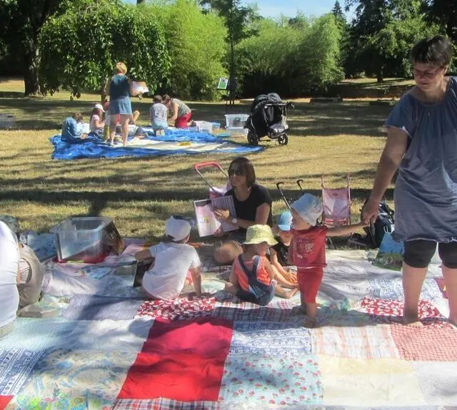 photo une couverture, des livres à vendre et c’est parti.  ©  archives le maine libre