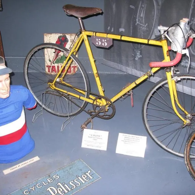 photo à la fresnaye-sur-chédouet, devenue villeuneuve-en-perseigne, le musée de la belle-echappée, retrace notamment, l’histoire du tour de france.  ©  archives le maine libre