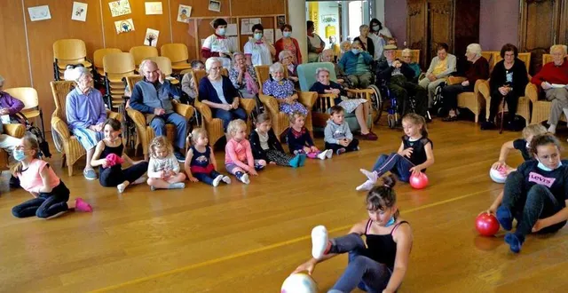 photo  les aînés de la maison de retraite ont fortement apprécié les prestations des gymnastes.  &copy;  ouest-france 