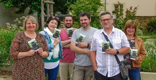 photo  de gauche à droite : catherine taureau, fabienne schmitt, jérémy mounier, le metteur en scène, sébastien faucher, le réalisateur, victor augusto, l’auteur, et cathy pivron du ccas.  &copy;  françois garnier 