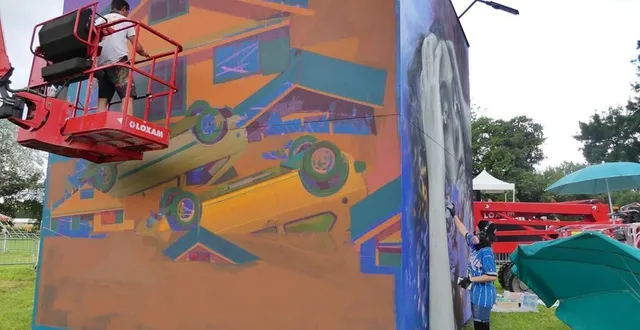 photo  venue d’angleterre, zabou a participé au cube, performance collective au côté de zoer (mexique), case maclaim (allemagne) et louyz (paris).  &copy;  ouest-france 