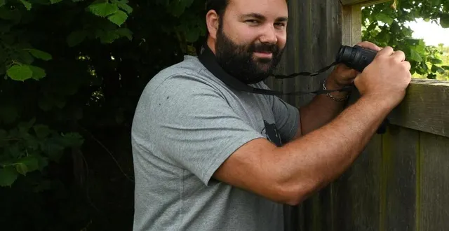 photo  johann launay, gestionnaire du marais du grand hazé pour le centre permanent d’initiatives pour l’environnement (cpie) des collines normandes, se satisfait de l’arrivée de plusieurs espèces d’oiseaux dans ce havre de paix pour la biodiversité.  &copy;  ouest-france 