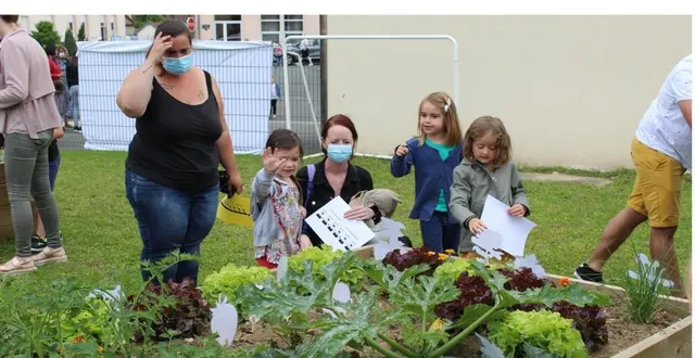 photo  les élèves de l’école de dangeul ont présenté les carrés potagers qu’ils ont réalisés en cours d’année scolaire.  &copy;  le maine libre 