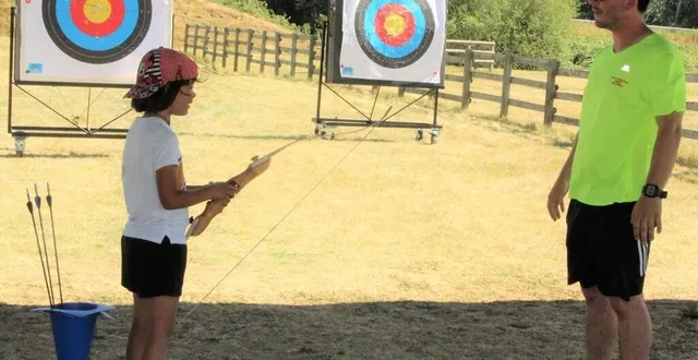 photo  au tir à l’arc, petits et grands ont droit à un rappel des règles de sécurité avant de pouvoir s’adonner à la discipline sans danger.  &copy;  le maine libre 
