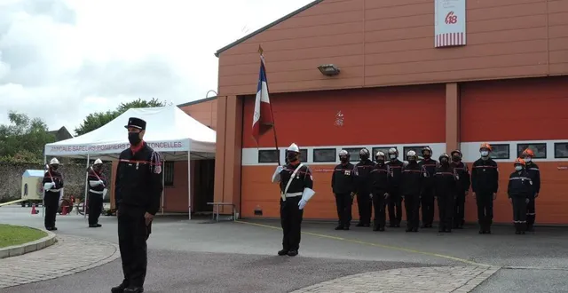 photo  la prise de commandement de l’adjudant-chef guyon.  &copy;  ouest-france 