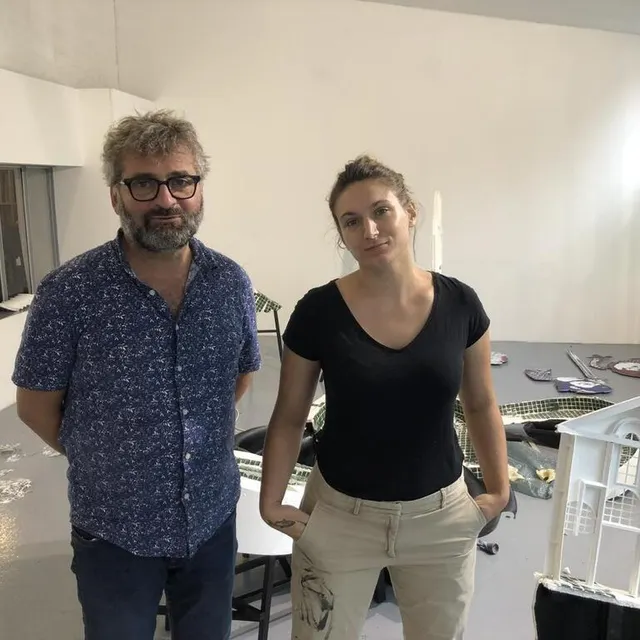 photo jérôme letinturier, responsable de 2 angles, et l’artiste lou-andréa lassalle.  ©  ouest-france