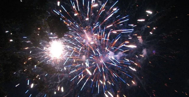 photo  le feu d’artifice est bien maintenu.  &copy;  archives le maine libre 