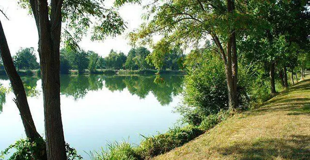 photo  un feu d’artifice sera tiré à l’étang de la ballastière, à saint-martin-de-sainzay, dimanche 11 juillet 2021.  &copy;  archives co 