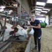 photo emma courault, passionnée par sa vie à la ferme, réalise des vidéos pour raconter ses expériences.
