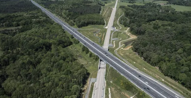 photo  l'autoroute a11 vue du ciel dans la sarthe (illustration).  &copy;  philippe chérel / ouest-france 