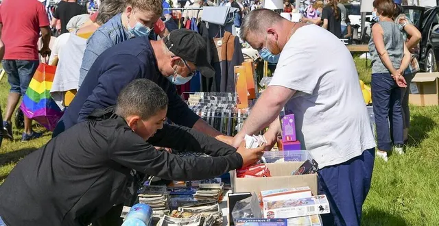 photo  le bric-à-brac fait son retour à courdemanche.  &copy;  archives le maine libre – yvon loué 