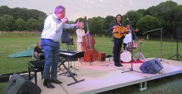 photo  le maire, vincent barrais, a remercié le public et le quatuor pour sa prestation.  &copy;  ouest-france 