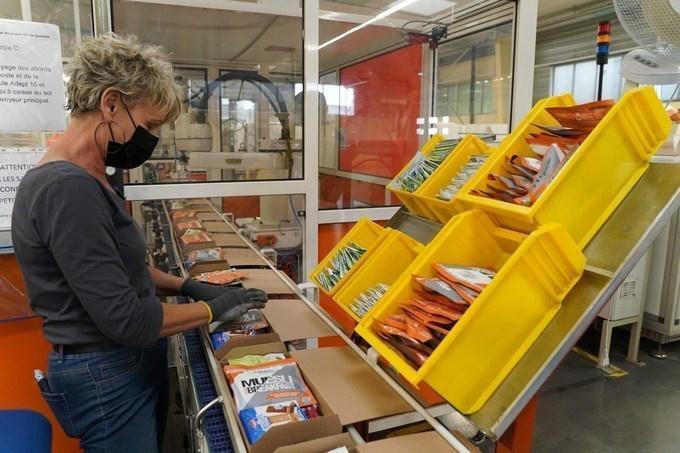 Fabriquées à Angers, 4 100 rations militaires festives pour les soldats