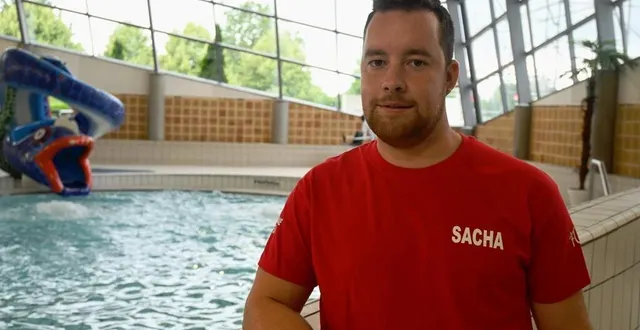 photo  sacha touati est maître-nageur au centre aquatique capfl’o de flers.  &copy;  ouest-france 